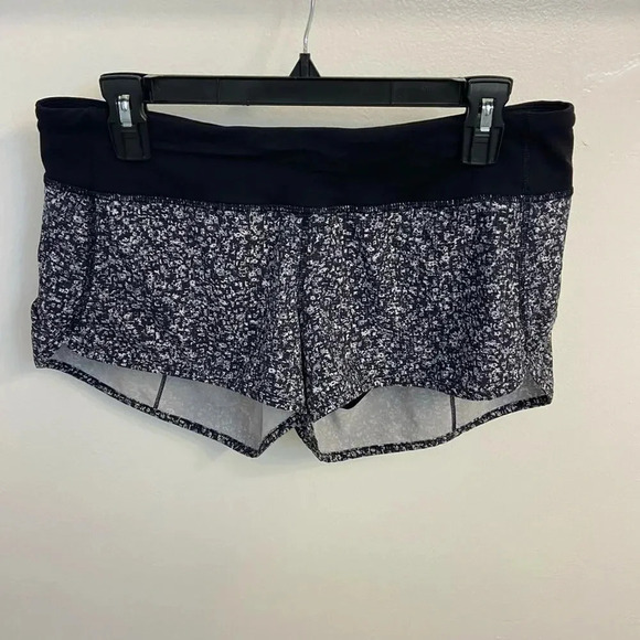 Lululemon Speed Shorts Black & White Daisy Dust size 8 - Picture 4 of 6